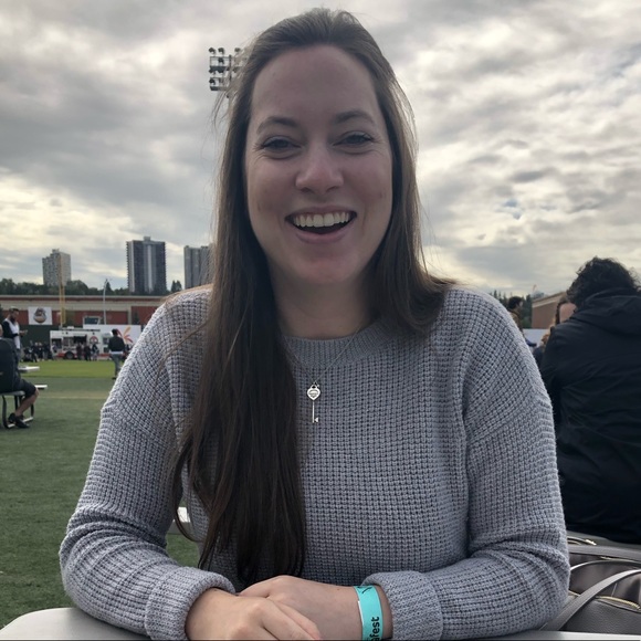 Meet your Posher, Nicole - Picture 1 of 1